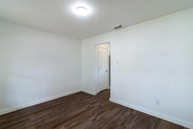 Photo - 2707 Troy Dr