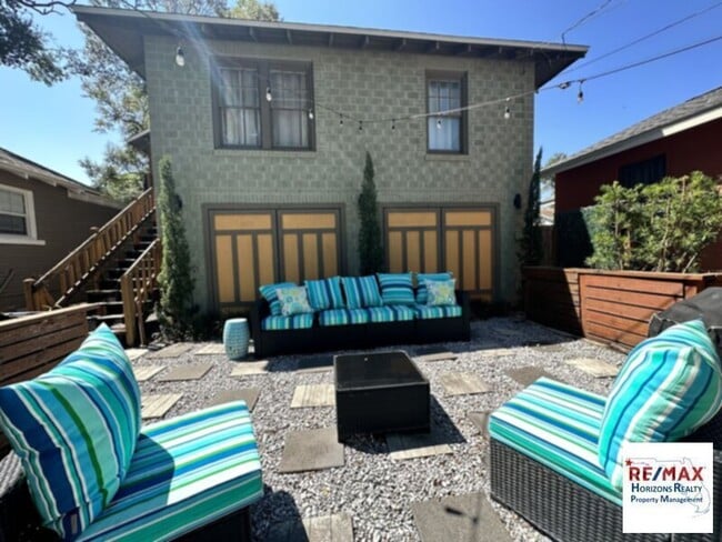 Building Photo - Wonderful downstairs Apartment in historic...