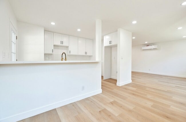 Photo - 232 W 3rd St