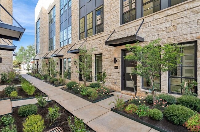 Photo - 276 Pullman Ct