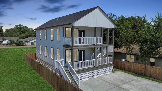 Building Photo - 819 E 40th St