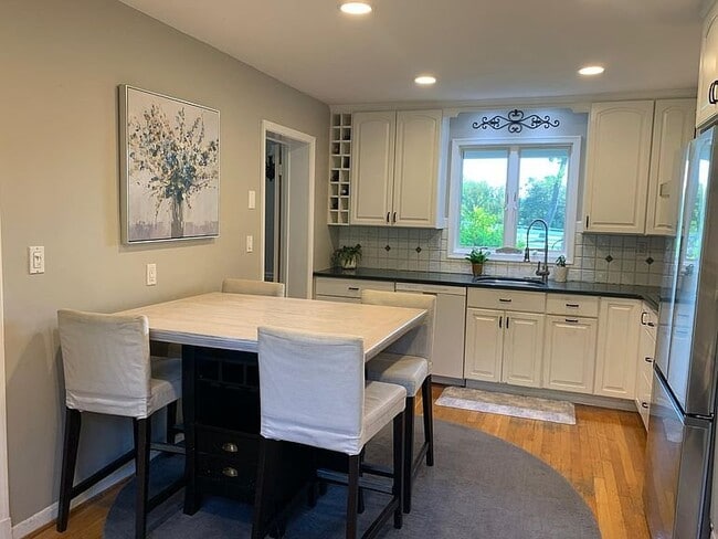 Photo - 10740 River Rd