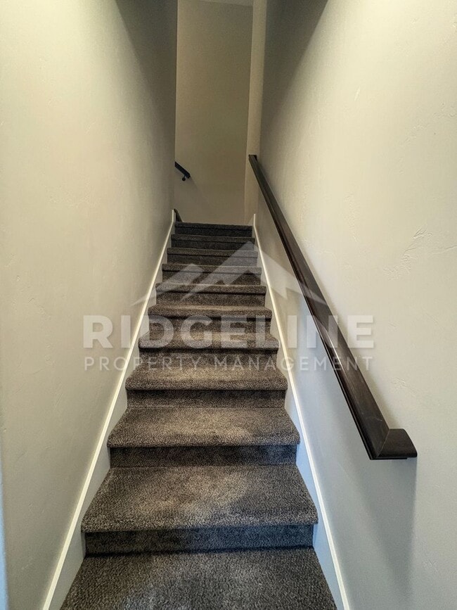 Photo - 664 S Saturn Ave Unit B