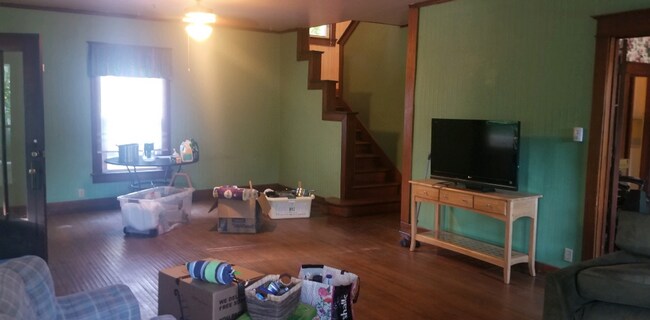 Photo - Charming 4 BD/2 BA home with large front porch behind optometry school and ELM Restaurant