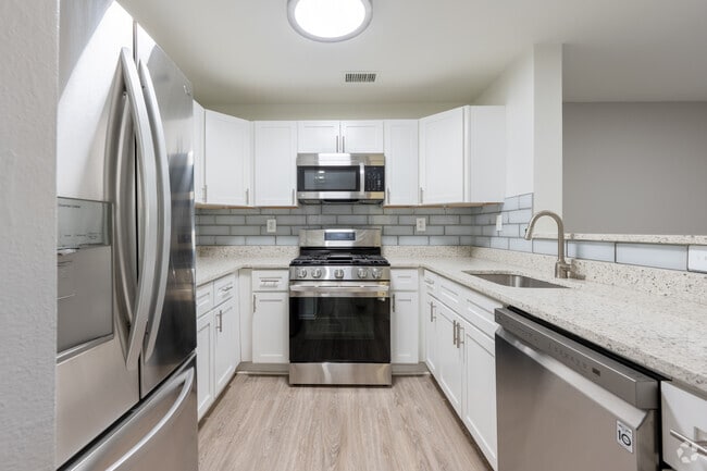 3BR, 2.5BA - 1382SF - Kitchen