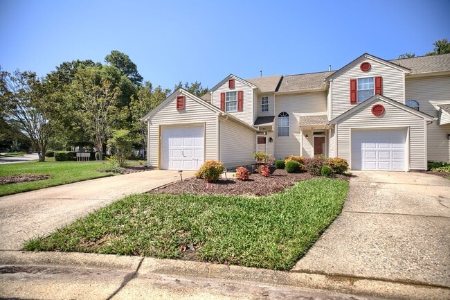 Building Photo - Call Sabrina Thomas Office at 757-767-0767... Rental