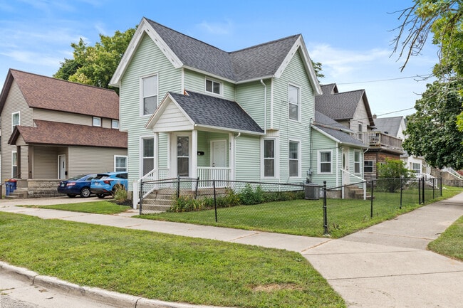 Photo - 624 California St NW