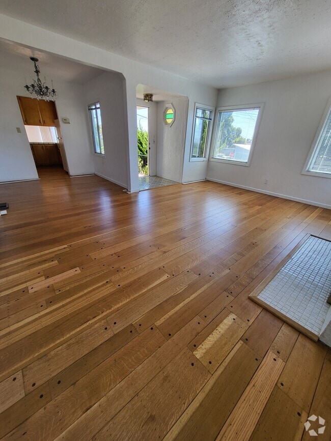 Building Photo - 906 Balra Dr Rental