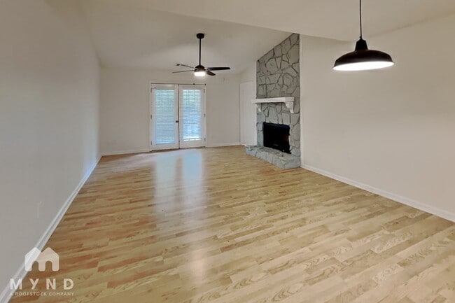 Photo - 134 Oak Cir S