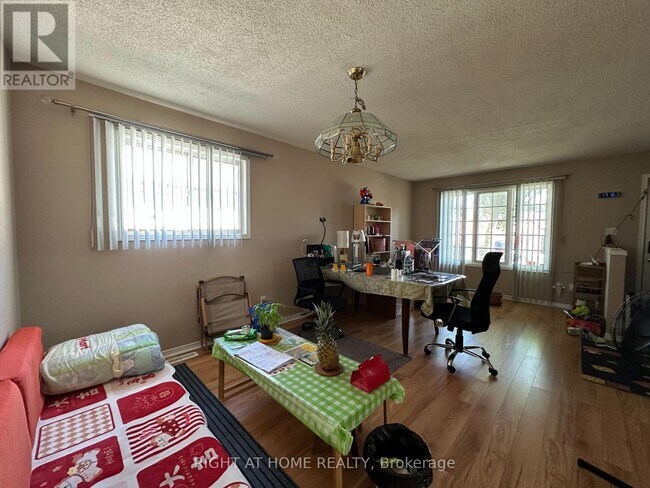 Photo - 59 Pennybrook Crescent