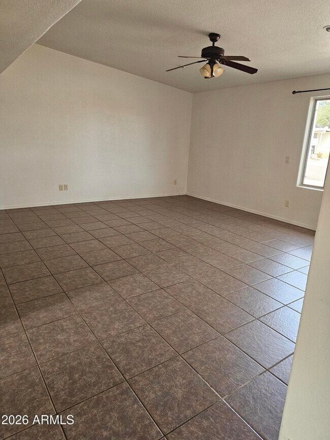 5018 E Evergreen Dr