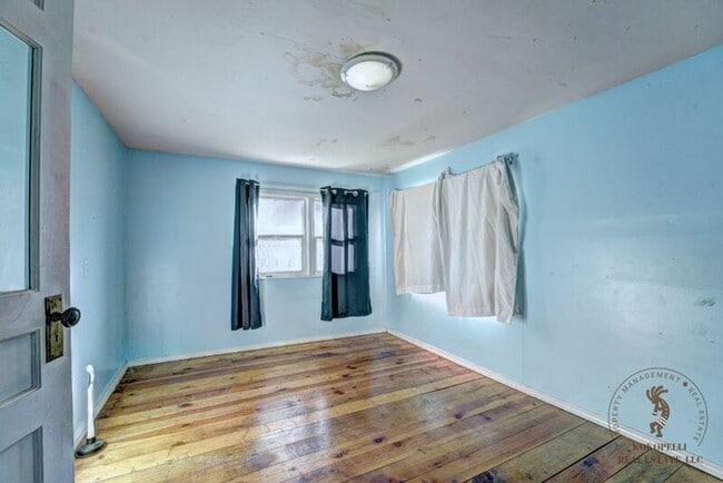 Photo - 124 S Elm St