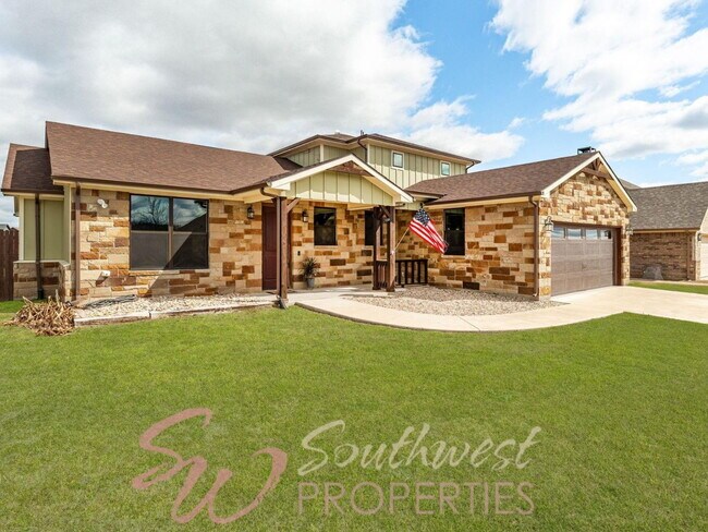Photo - Stunning 5 bedroom, 3.5 bath in Elk Ridge Estates!