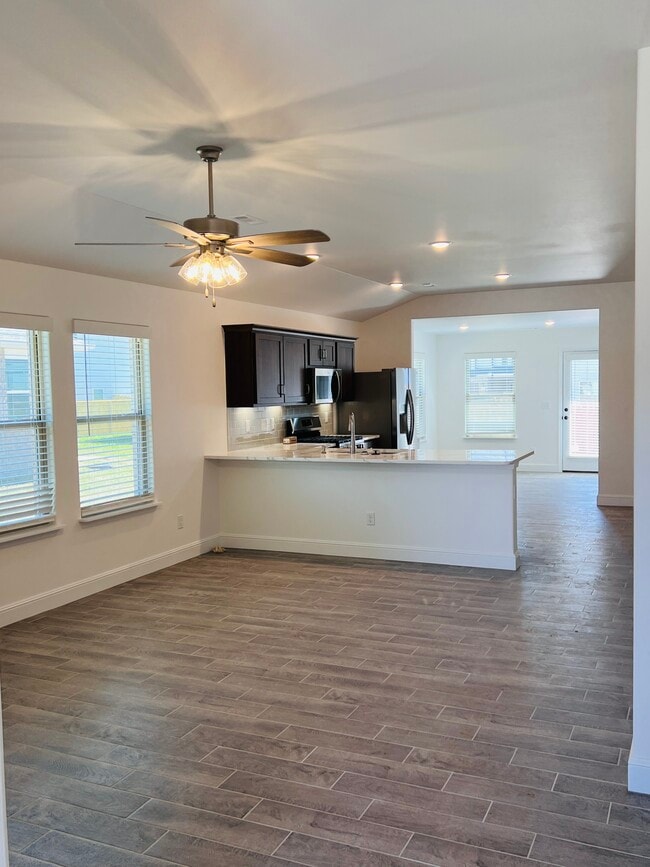 Building Photo - 2091 Bluestem Dr Rental