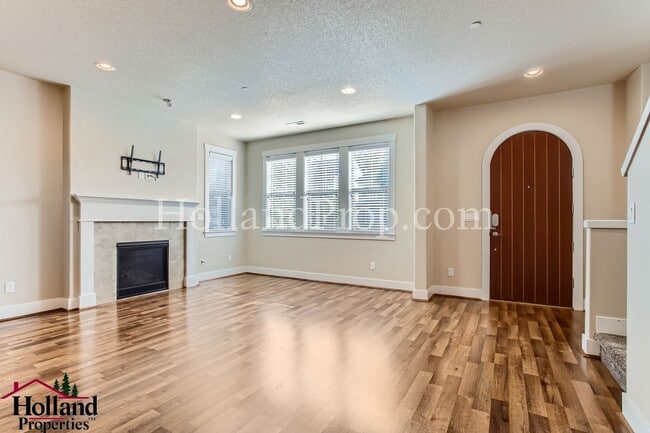 Photo - Spacious Wilsonville Home – Open Living & Great Location! ** Special $300 credit on your first fu...