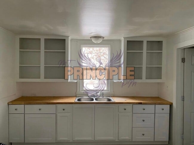 Building Photo - Charming cozy two bedroom house in Anaconda