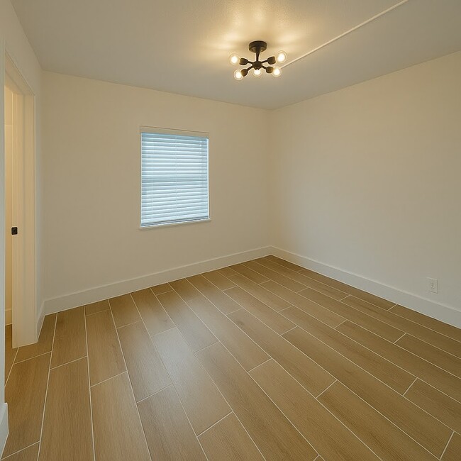 Photo - 1600 Center St