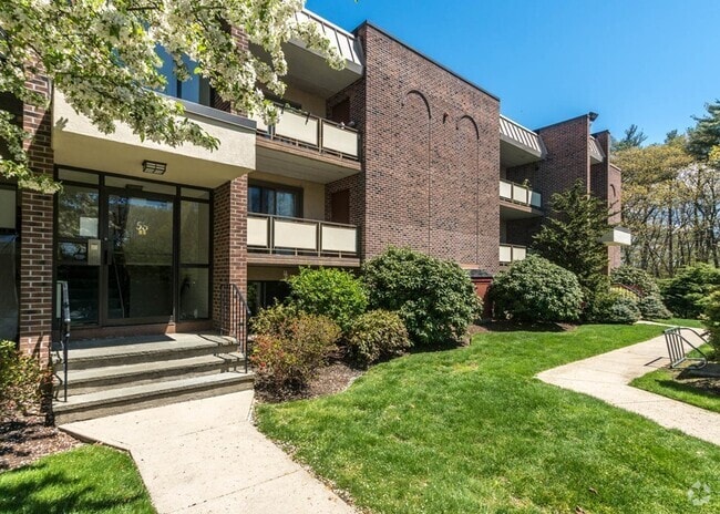 Building Photo - 53 Angleside Rd Unit 53 Angleside Rd #1 Rental