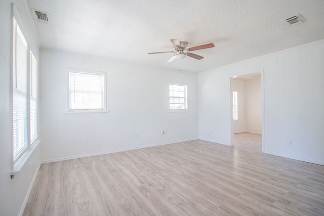Photo - Updated 3 bed 1 bath close to 19th Street