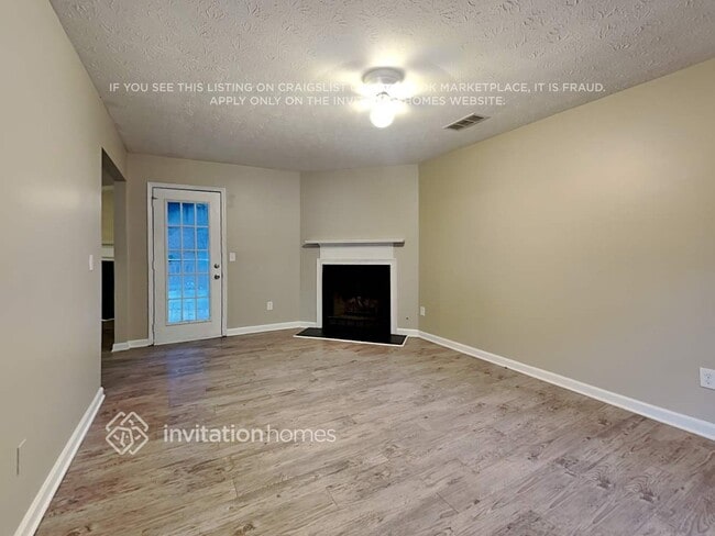 Photo - 715 Country Manor Way
