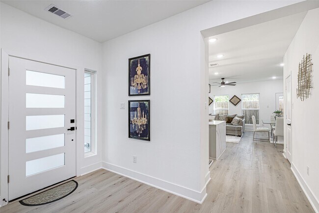 Photo - 7806 Comal St