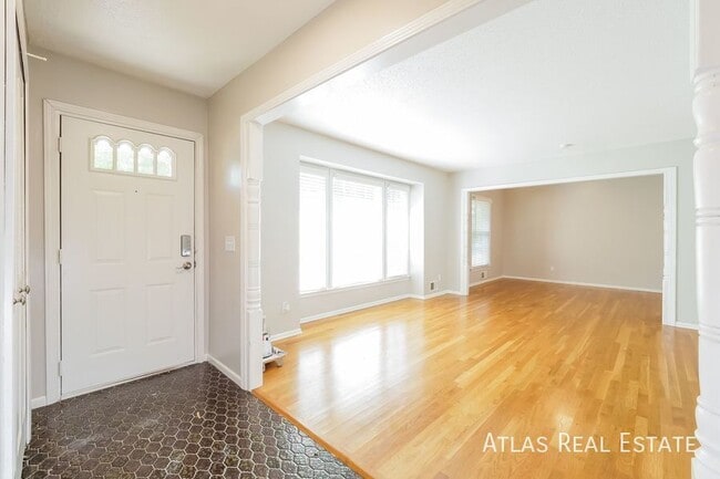 Photo - 2700 NE 69th St