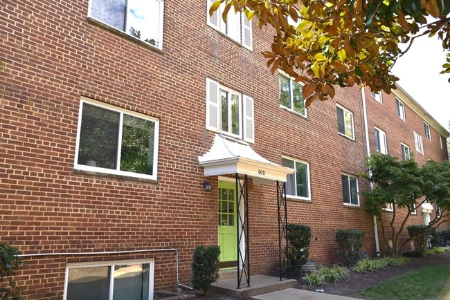Hillwood Manor Apartments