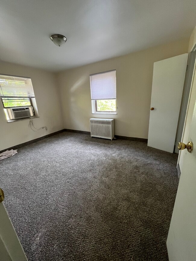 Photo - 440-444 W 9th St