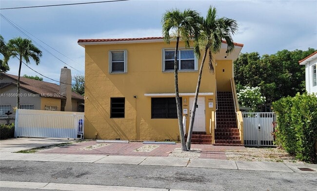 Building Photo - 984 SW 9th St Unit 1 Rental