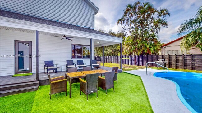 Photo - 2525 Garfield St