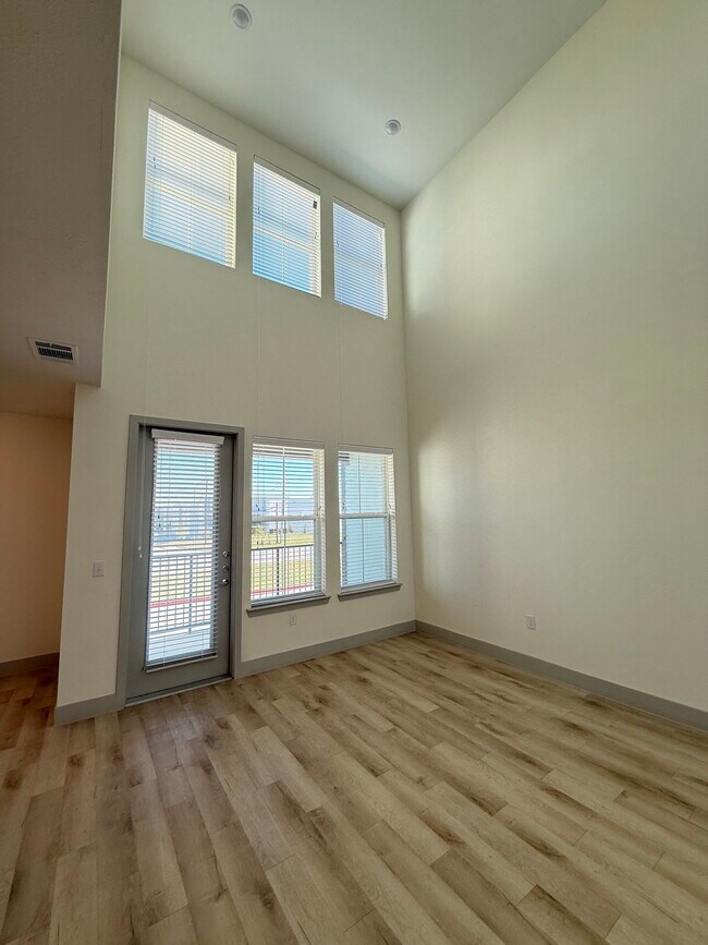 Photo - 3001 E Pecan St Unit 2102