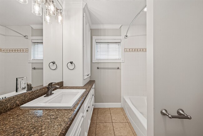 Photo - 4727 Merwin St
