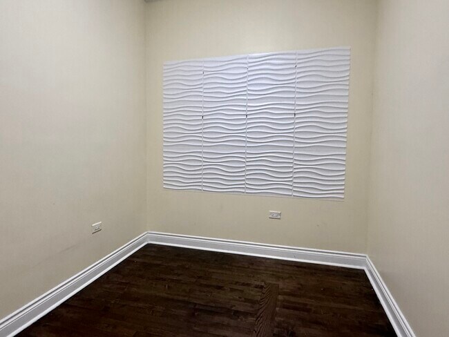 Photo - 2300 N Springfield Ave Unidad 2