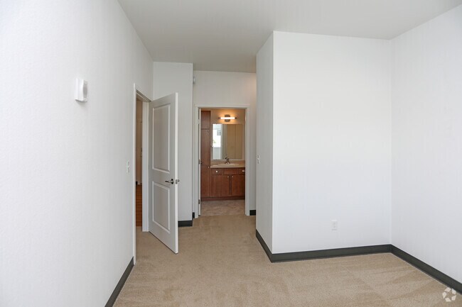 1BR, 1BA - 697 SF