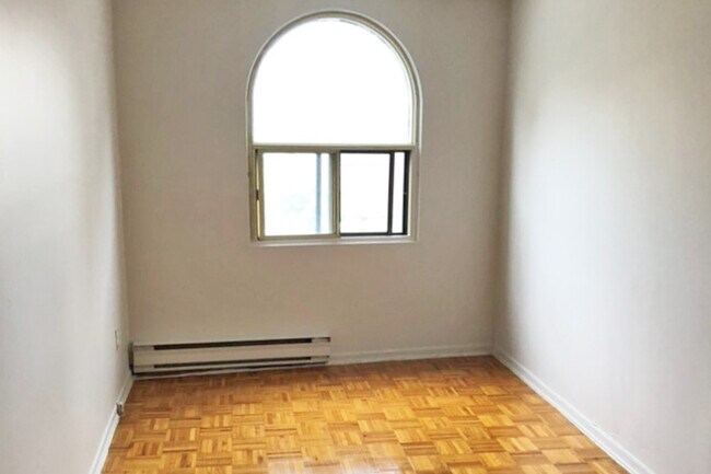 Photo - 5062-5078 Dundas West