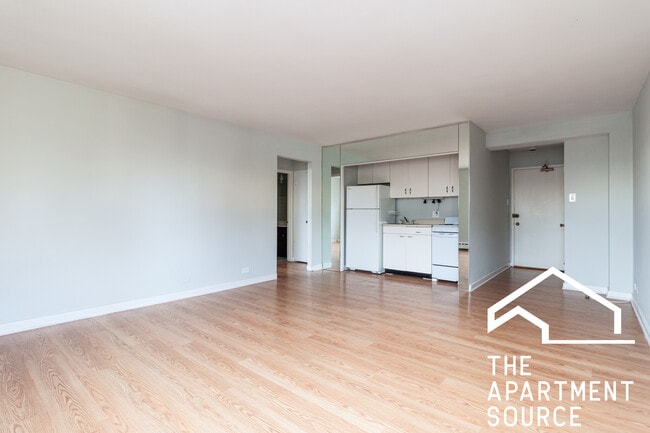 Photo - 445 W Wellington Ave Unit 13E