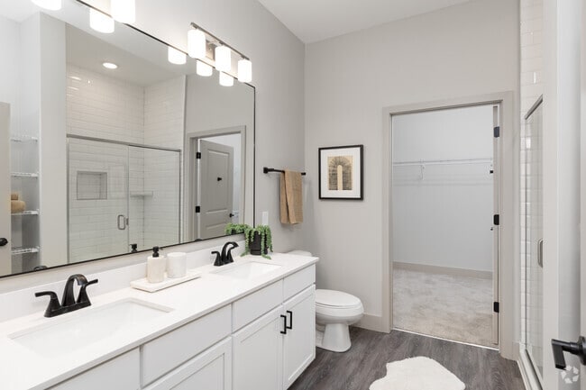 2 habitaciones, 2 baños, cedro, baño completo - The Hickory at Indian Lake Village