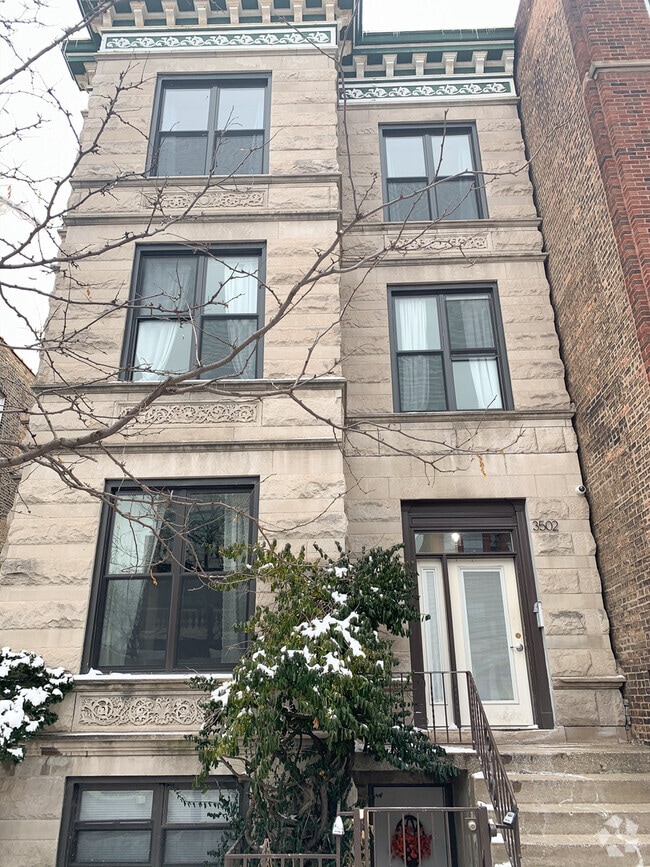 Building Photo - 3502 N Sheffield Ave Unit 1 Rental