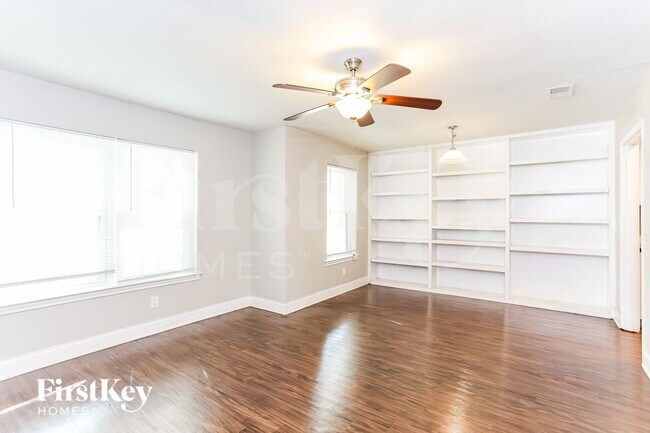 223 Linda Ln
