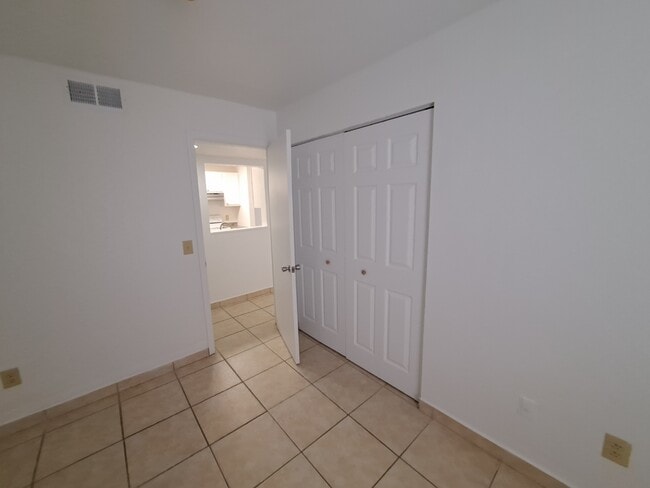 Photo - 2360 SW Archer Rd Unidad 703