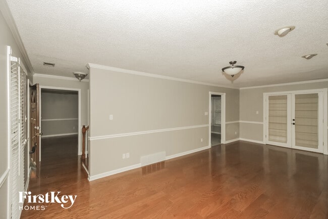 Photo - 980 Yorktown Rd