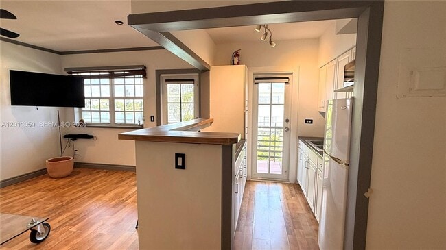 Photo - 8600 Byron Ave Unit 8600-8