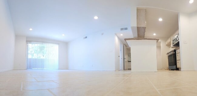 Photo - 11020 Hesby St Unidad 1