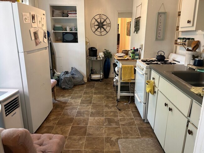 14 Monument Sq Unit 2-4