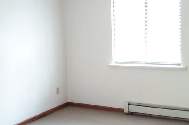 Photo - 100 W Mill Pond