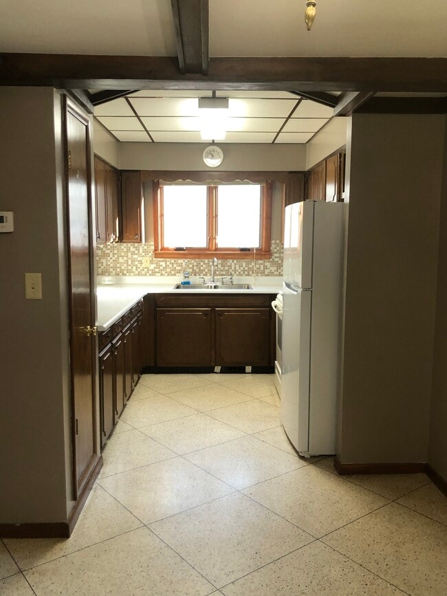 Photo - 210 2nd Ave E