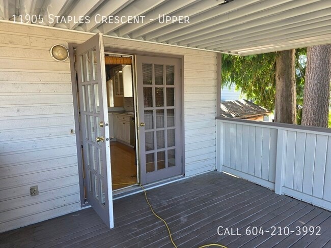 Building Photo - Quiet Family Area