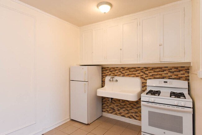 1211 W Elmdale Ave Unit J3
