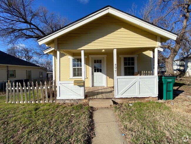 Building Photo - Charming Three Bedroom Home Located in OKC