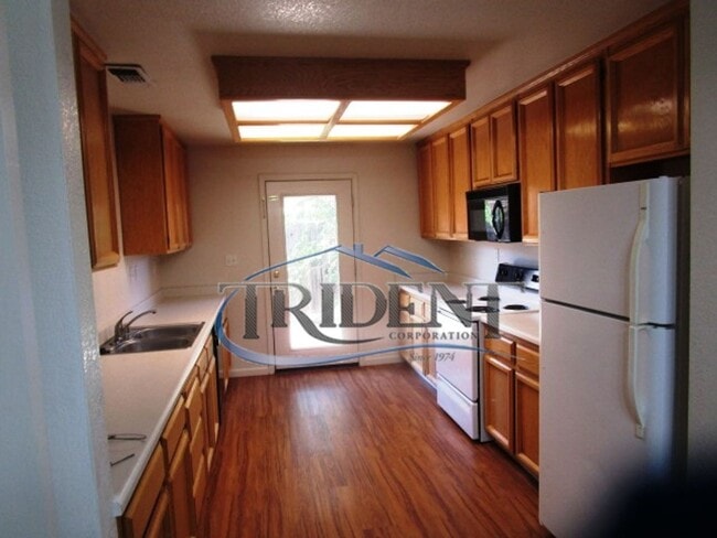 Photo - 3 bedroom, 2 bath Duplex/half-plex